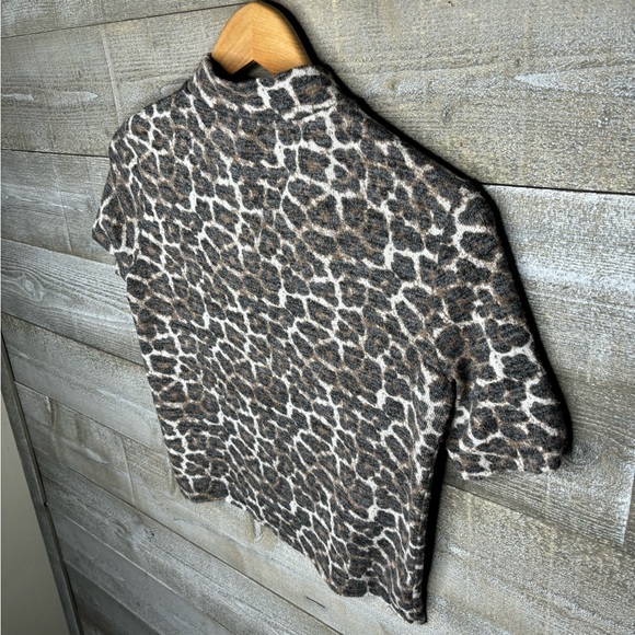 Zara trafaluc leopard cheetah mock neck short sleeve top - Picture 3 of 3
